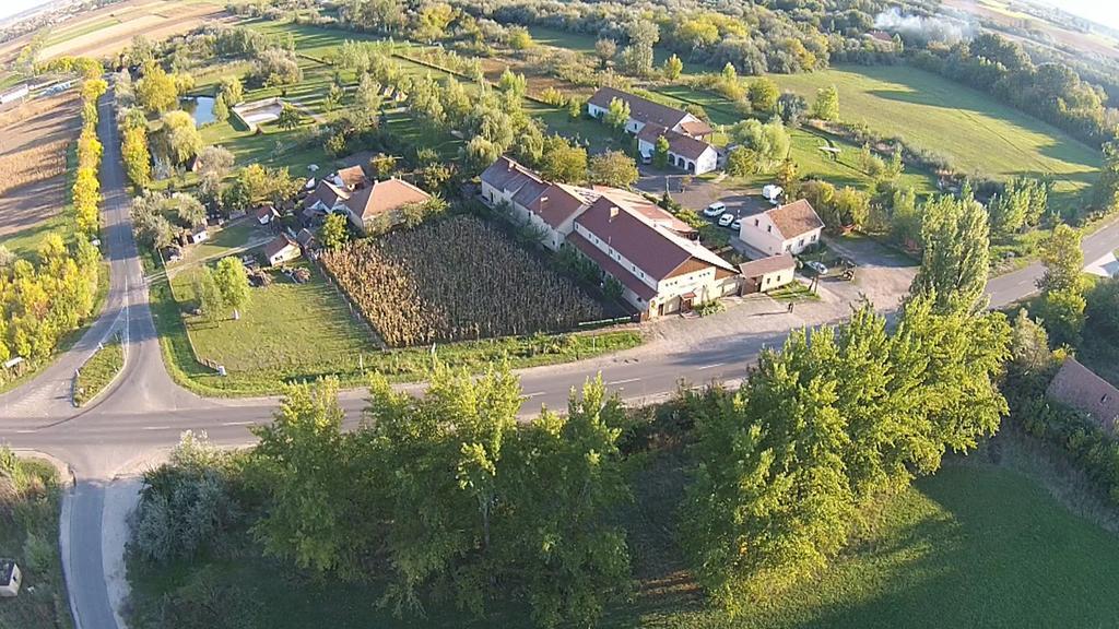 Forro Fogado & Bauer Bistro Ξενοδοχείο Roszke Εξωτερικό φωτογραφία