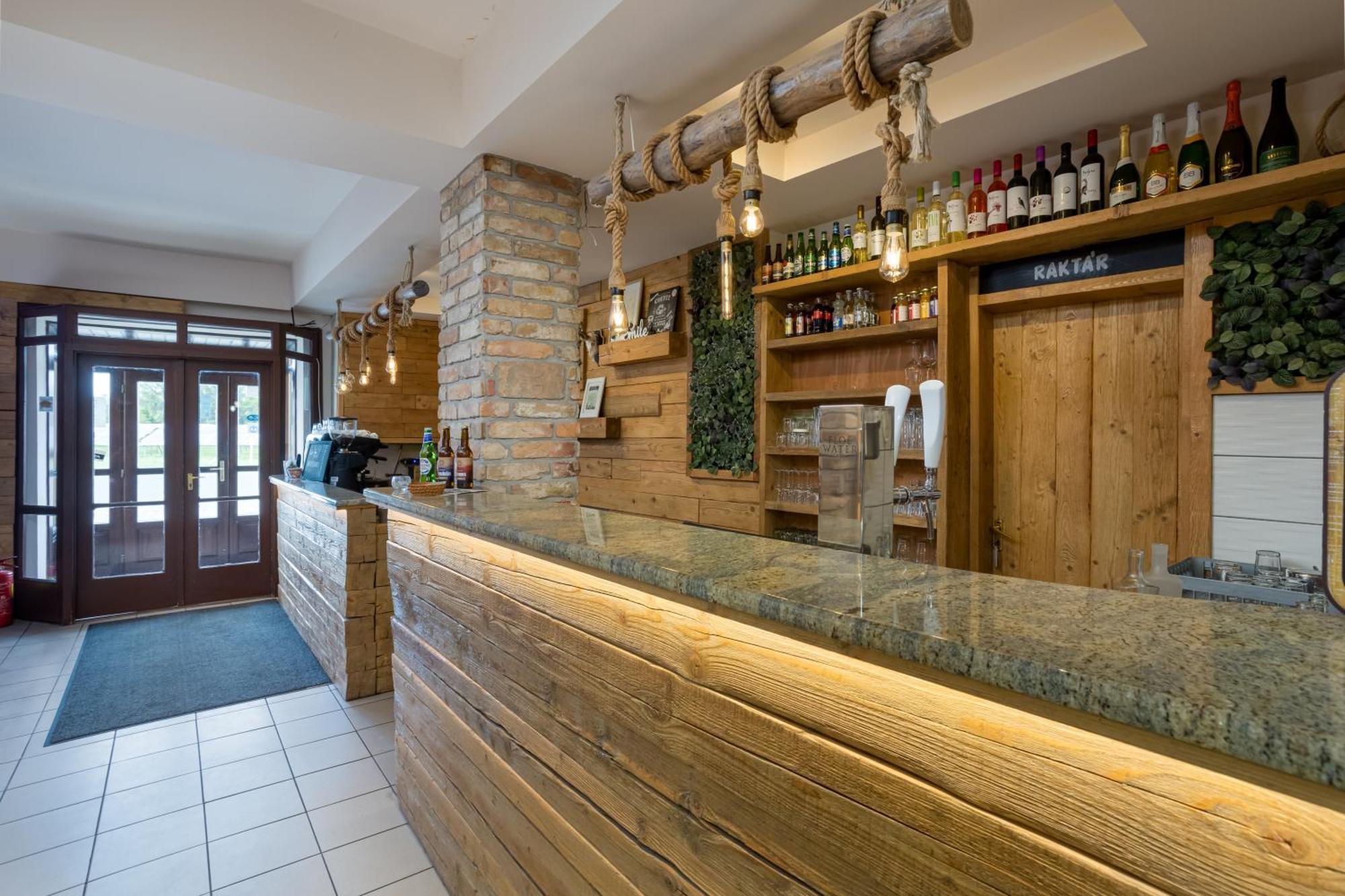 Forro Fogado & Bauer Bistro Ξενοδοχείο Roszke Εξωτερικό φωτογραφία